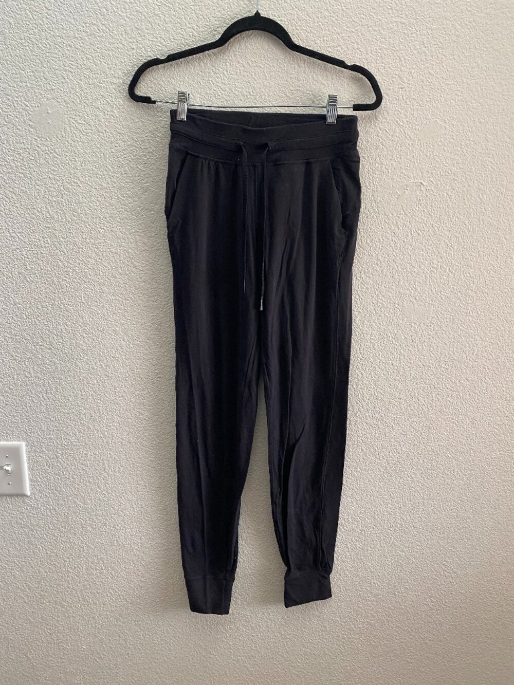 Lululemon Joggers Sweatpants Size 4 / 30.5 Inch Inseam Mid-Rise Gym Fitness
